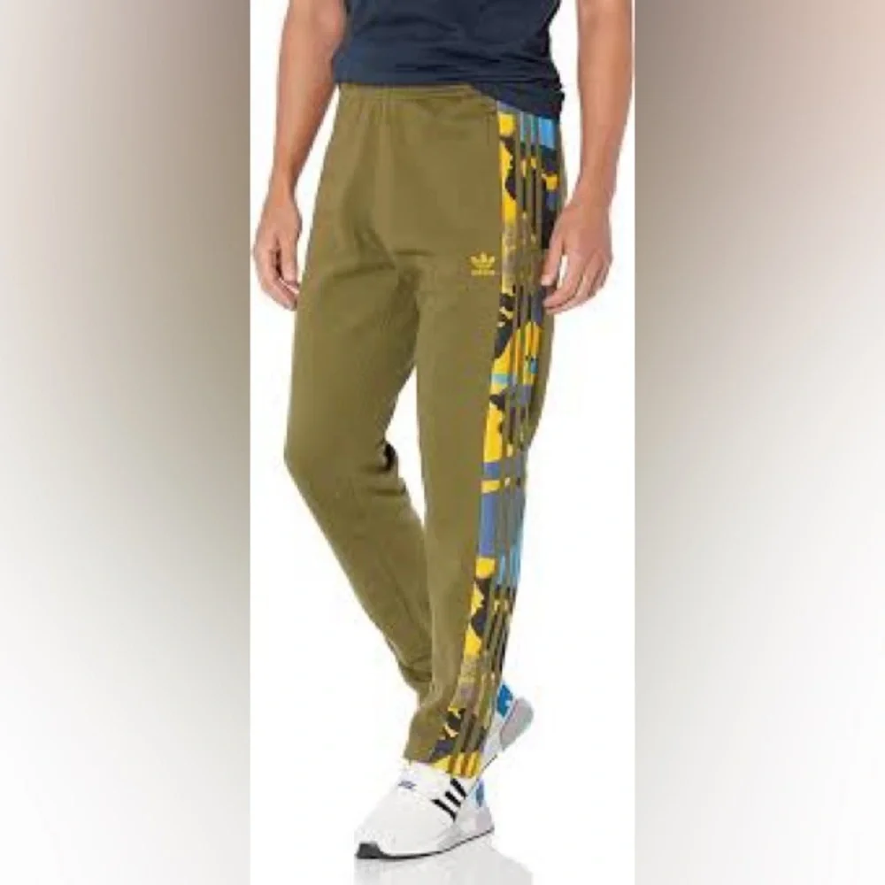ADIDAS focus olive collegia camo sweatpants